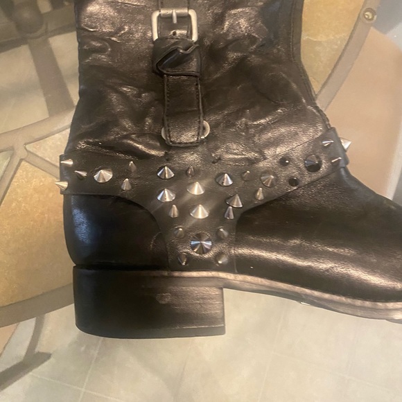 NEW STUNNING SAM EDELMAN Two Toned Studded black/burnished orange leather boots. - Picture 6 of 14